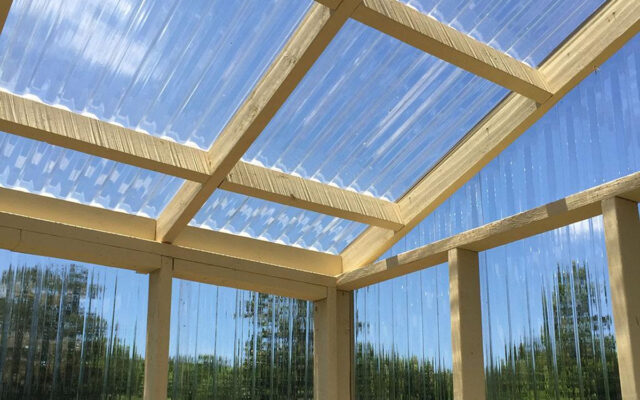 Tôn nhựa lấy sáng 10 so sanh tam nhua lay sang composite va polycarbonate